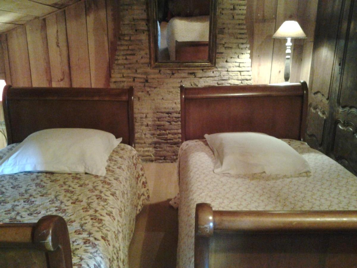 Les Hotes Des Guillemets Laglorieuse 外观 照片
