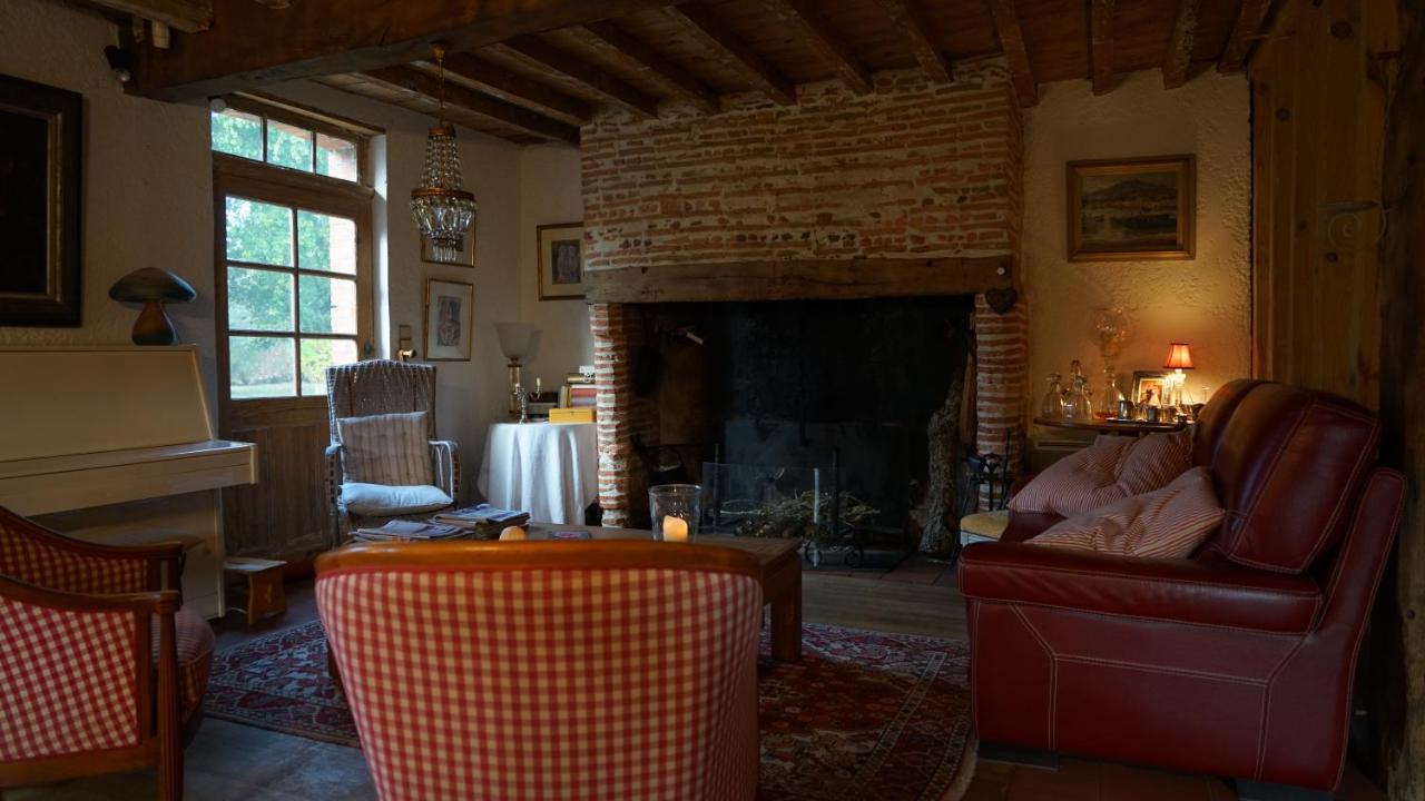 Les Hotes Des Guillemets Laglorieuse 外观 照片